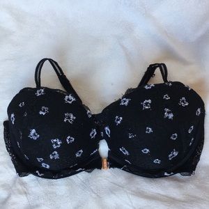 🎄 PINK Victoria Secrets date push-up bra